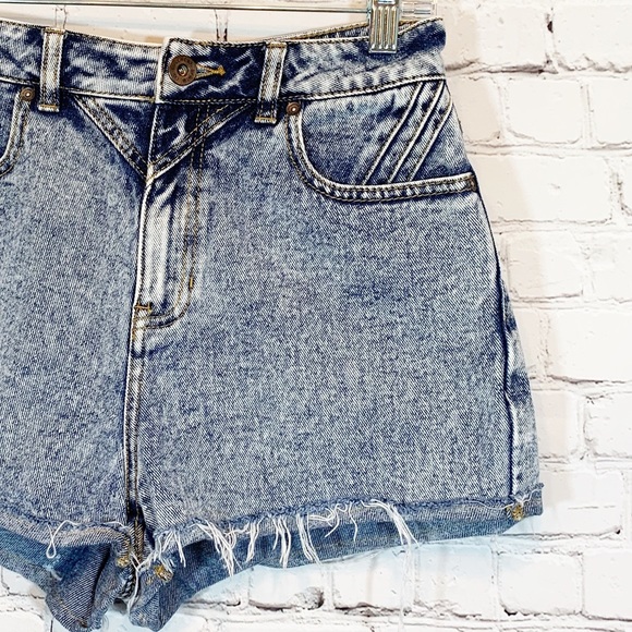 Bullhead Denim Co. Mom Short Shorts High Rise - Picture 5 of 8